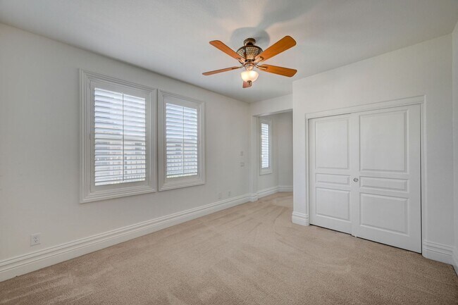 Building Photo - Stunning Rhodes Ranch Four Bedroom