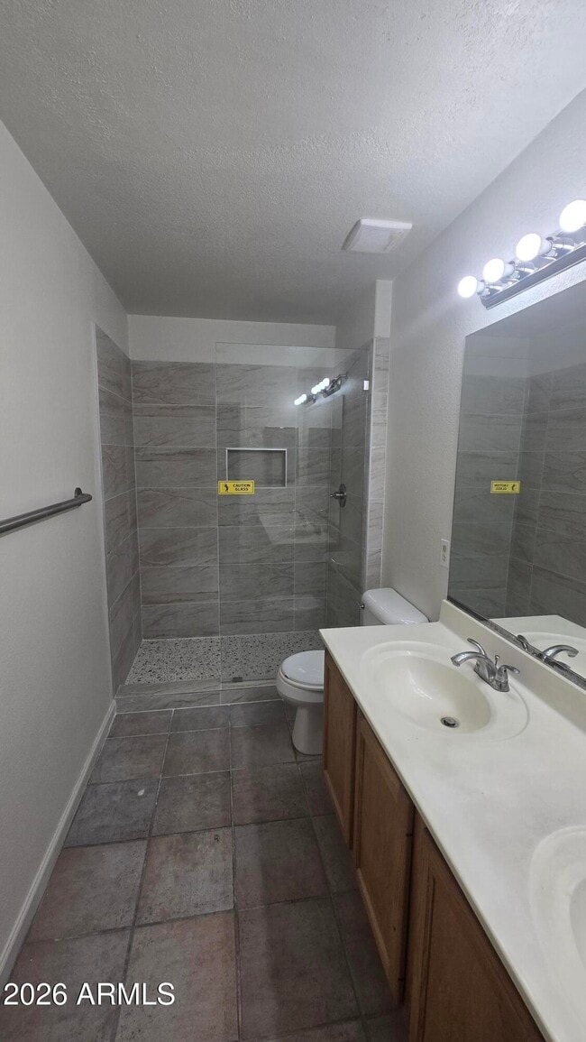 Building Photo - 1110 W Raven Dr