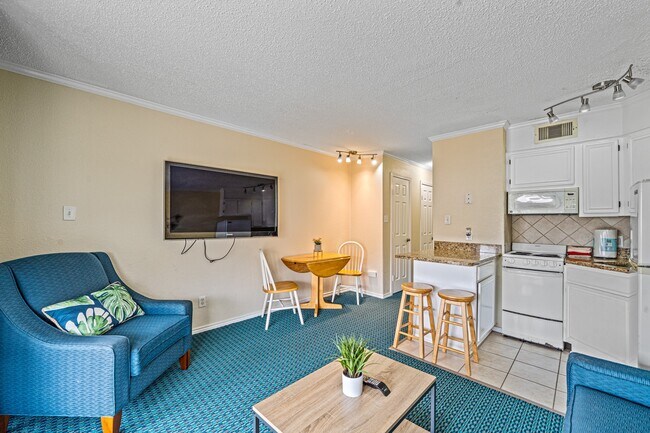 Building Photo - 6102 Seawall Blvd