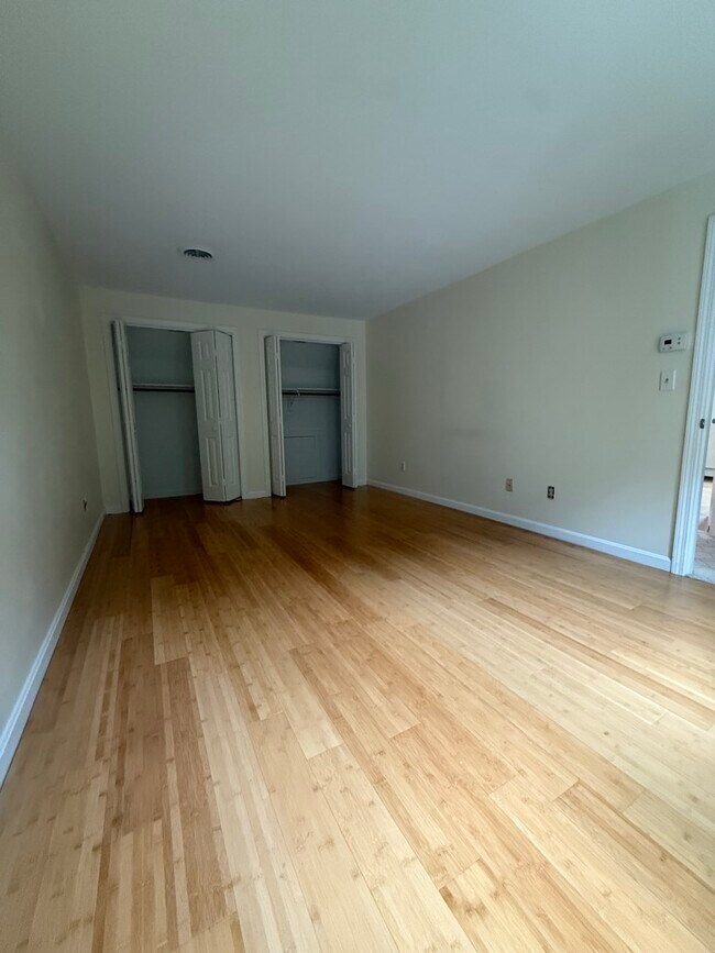 Building Photo - 303 Twin Lakes Dr