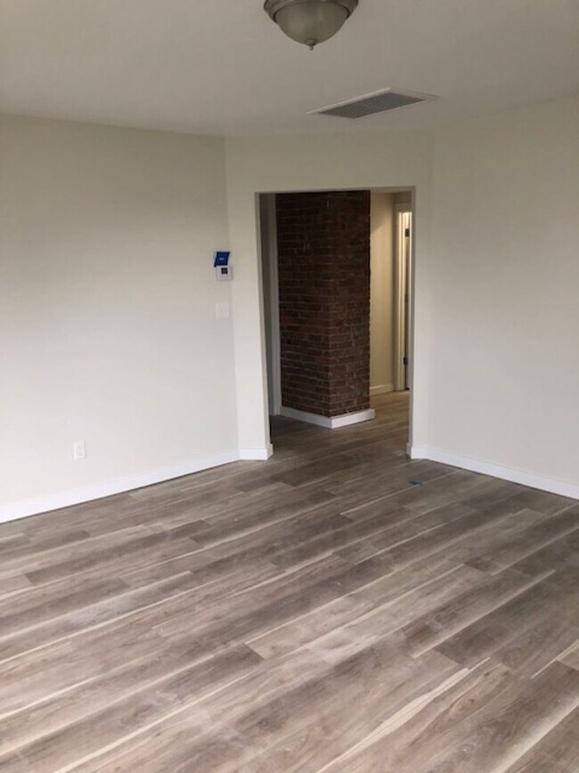 Building Photo - 26 Cedar St