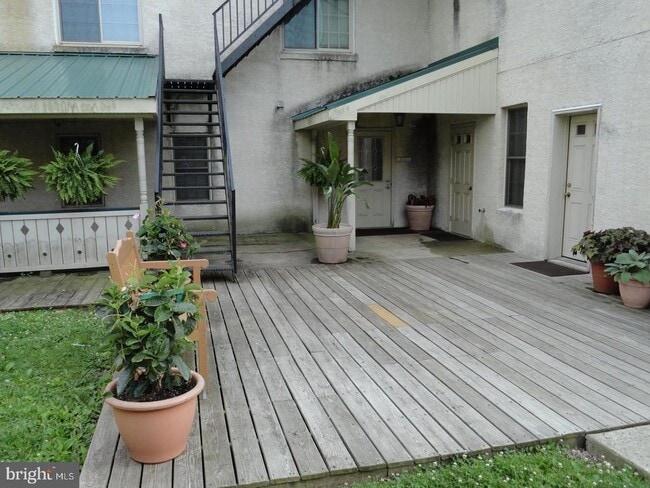 Building Photo - 101 King St