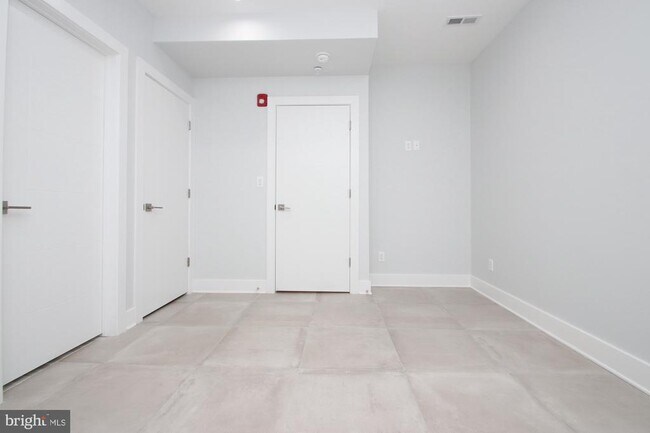 Building Photo - 810 N Uber St