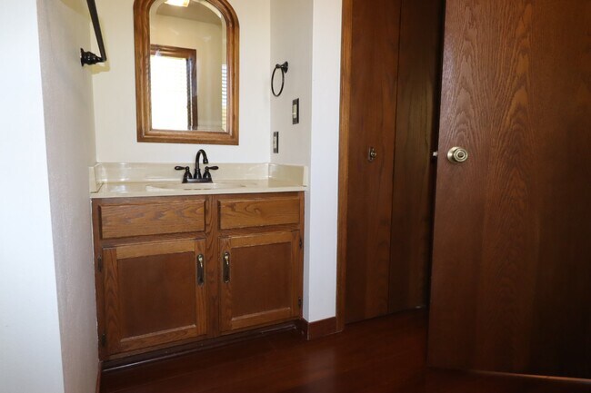 Building Photo - Stunning 4 Bedroom Home with Pond Access