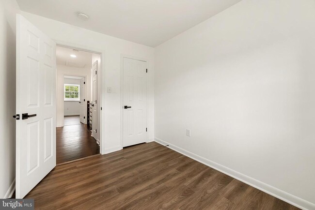 Building Photo - 14874 Emberdale Dr
