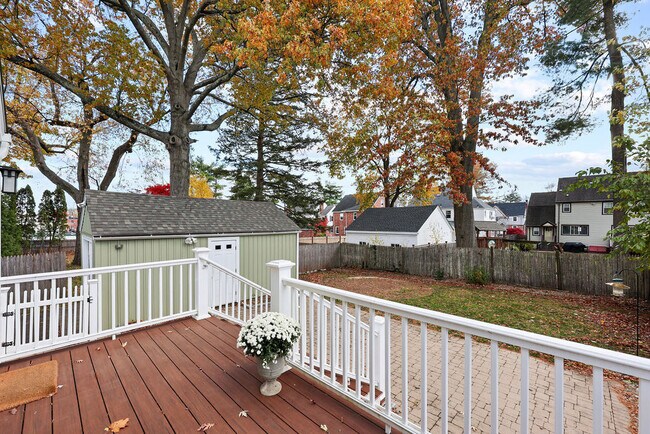 Building Photo - 15 Arapahoe Rd