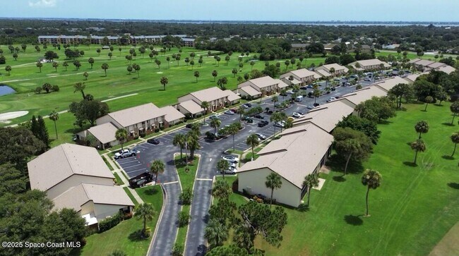 Building Photo - 2175 Golf Isle Dr