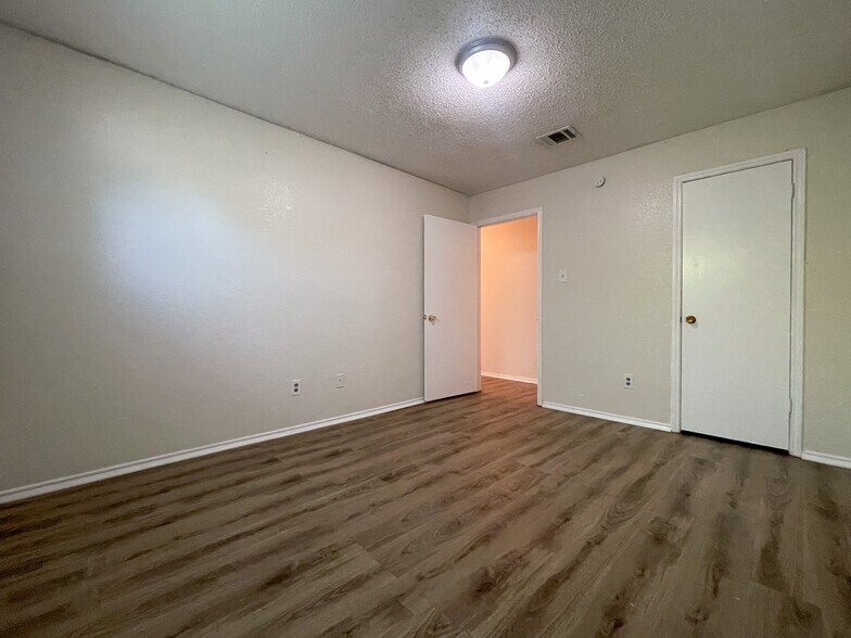 Building Photo - 1912 Ramada Dr
