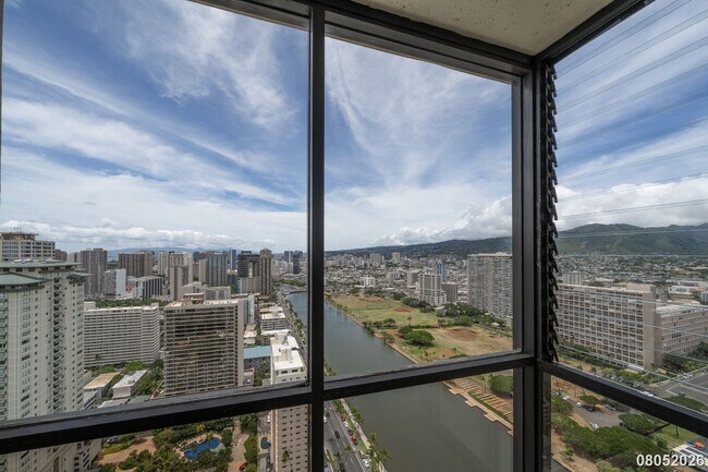 Building Photo - 2121 Ala Wai Blvd