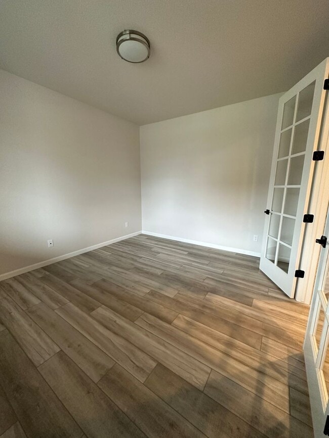 Building Photo - ---UPGRADED HOUSE---Single family house in...