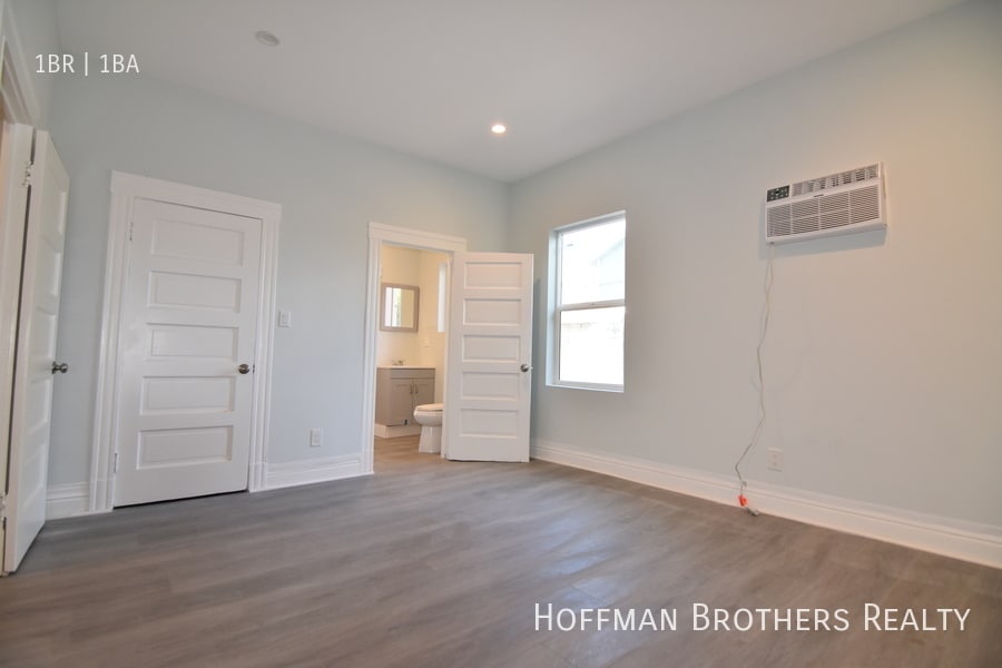 Building Photo - 1336 S Catalina St