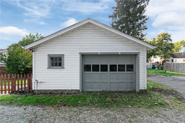 Building Photo - 132 31st St SW