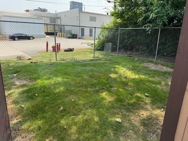 Building Photo - 311 Lilac Ln