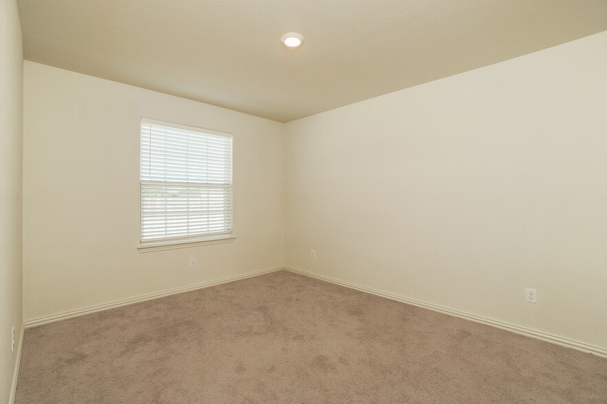 Building Photo - 7206 Lazy Cyn