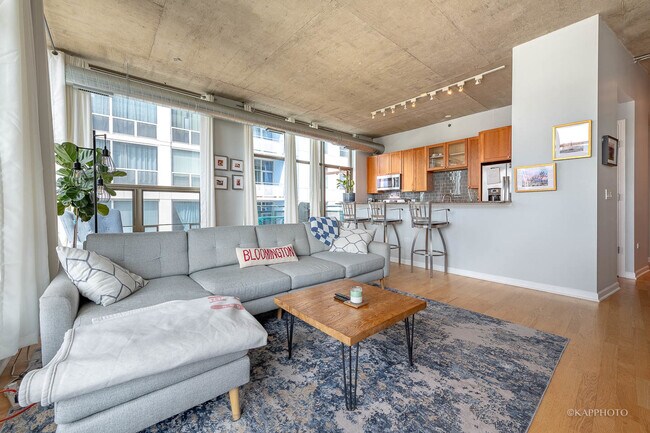 Building Photo - 125 E 13th St