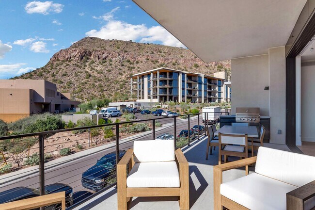 Building Photo - 4849 N Camelback Rdg Dr