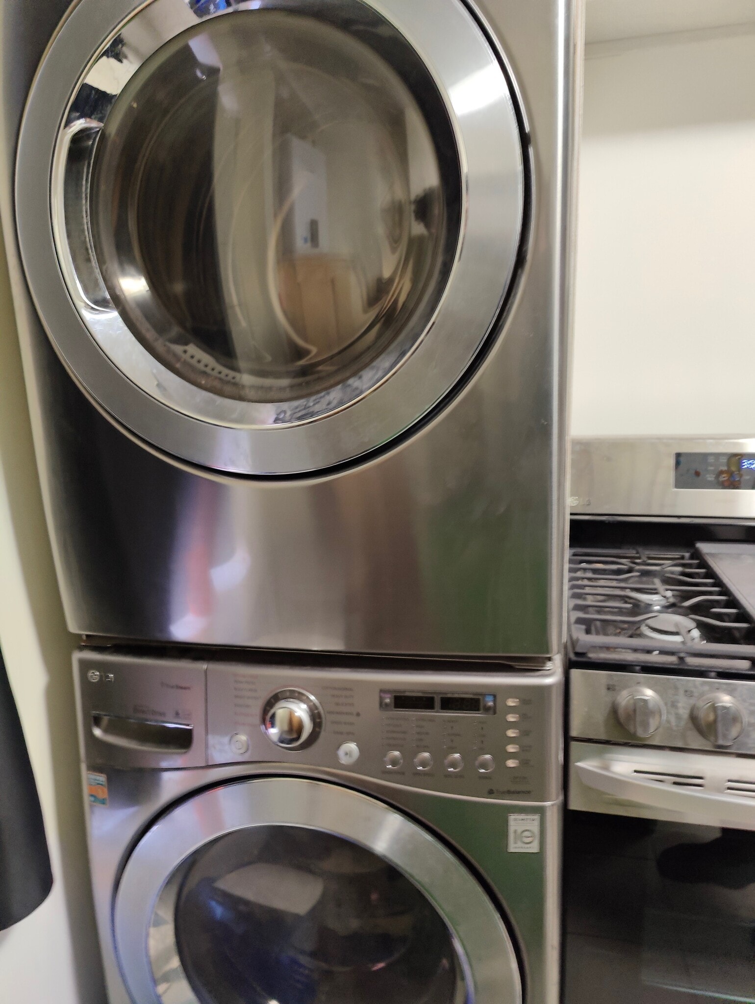 Building Photo - 2128 Newtown Ave