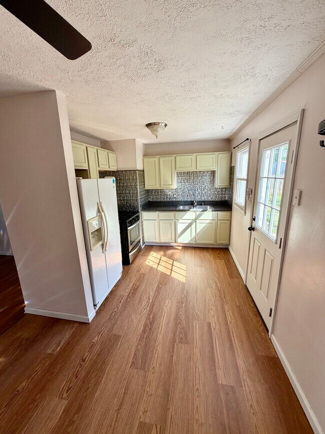 Building Photo - 1604 Marbo Ave