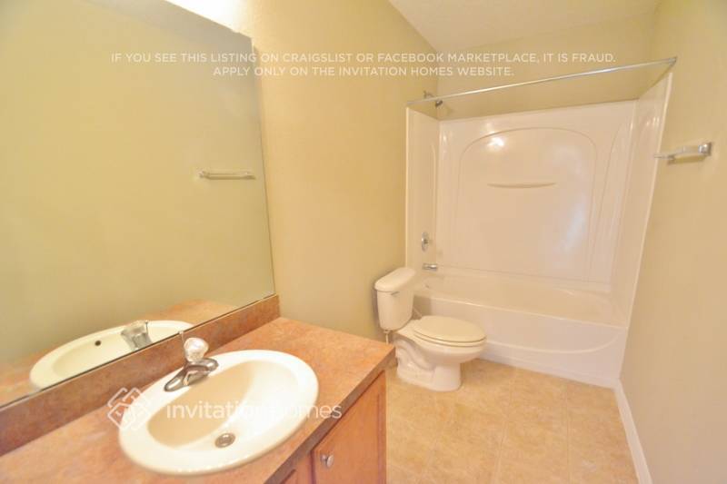 Building Photo - 1346 Karok St
