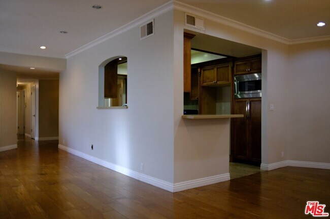 Building Photo - 4444 Wilshire Blvd