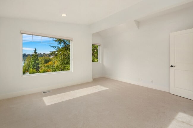 Building Photo - 4bd/3.5ba Kirkland House