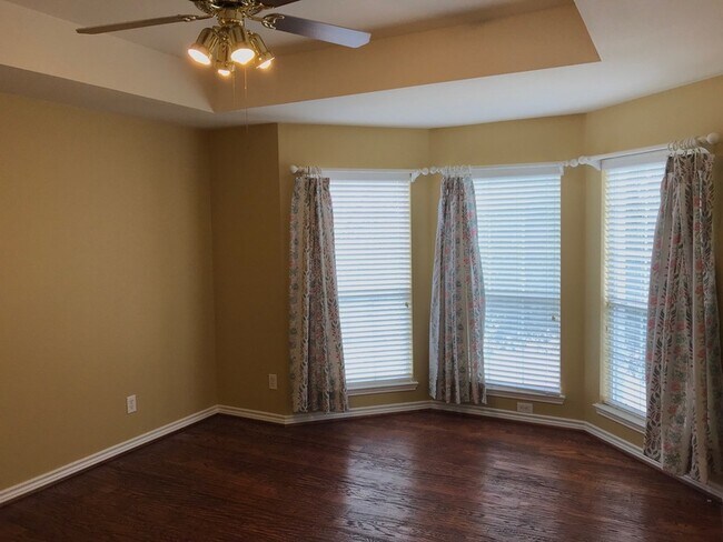 Building Photo - 2605 Gull Lake Dr