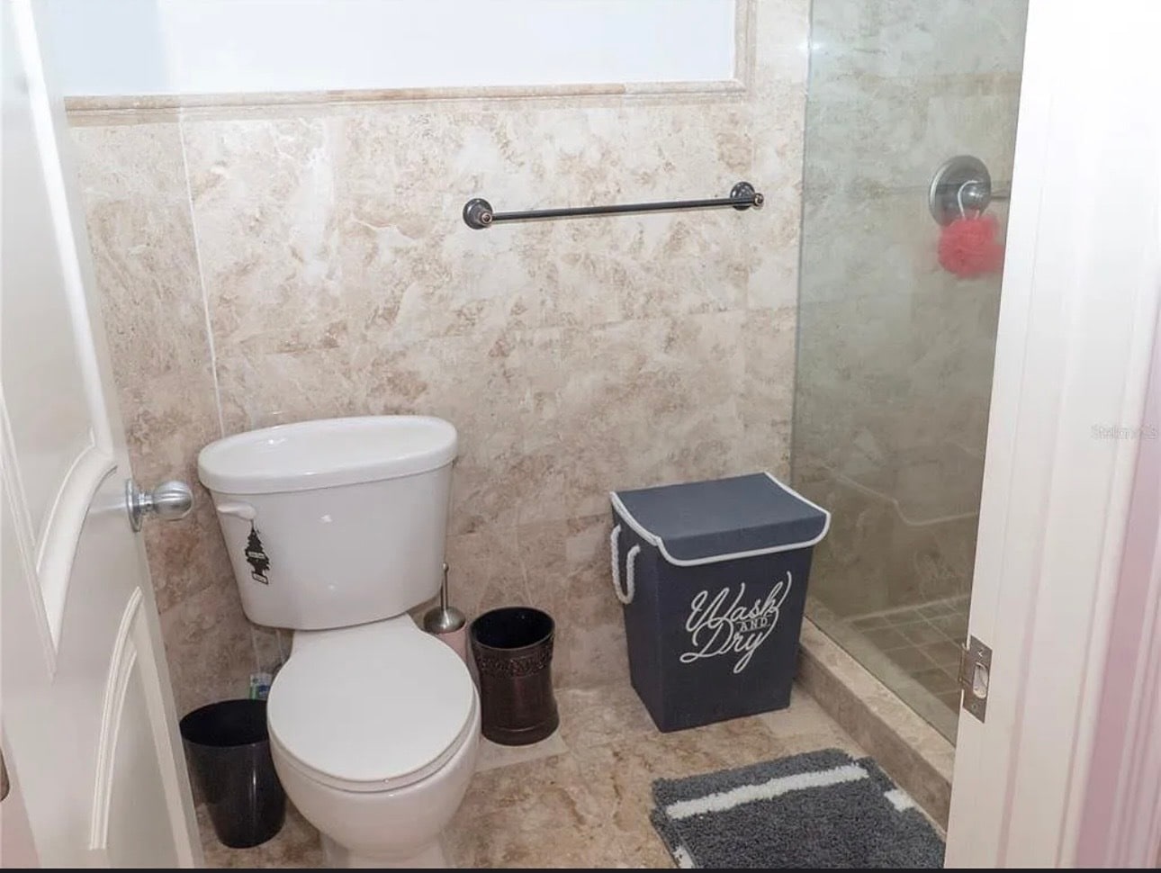 Room 4 bathroom - 1304 Ocoee Apopka Rd