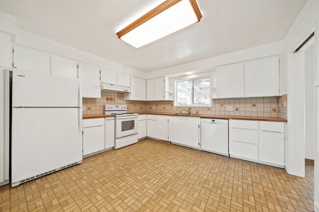 Building Photo - 330 E Jersey St