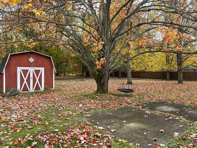 Building Photo - 743 Lander Rd