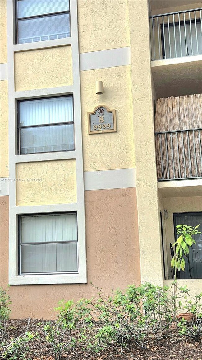 Building Photo - 9999 Summerbreeze Dr