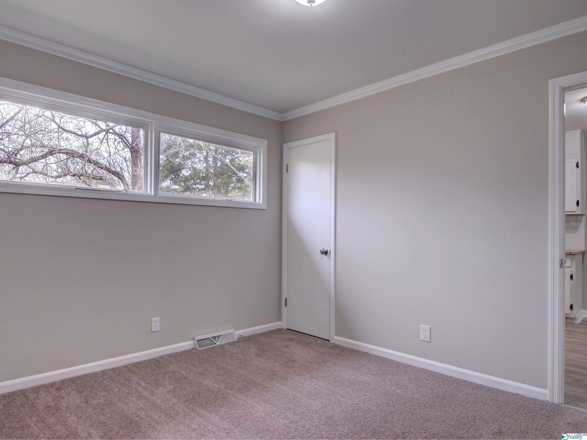 Building Photo - 609 Marguerite Dr NW