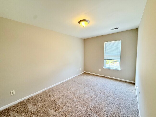 Building Photo - 3550 Crestridge Dr