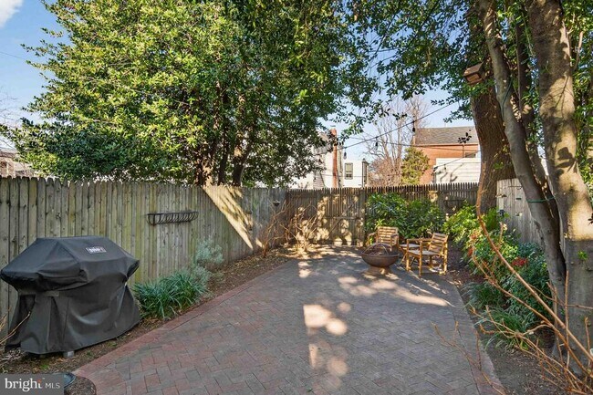 Building Photo - 921 Oronoco St