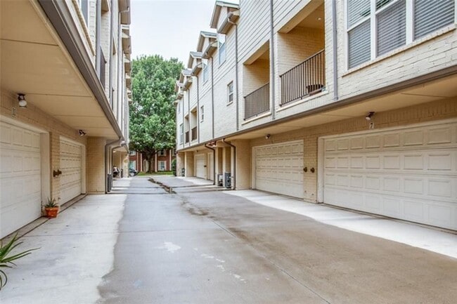Building Photo - 3 bed 3.1 bath minutes from HPHS