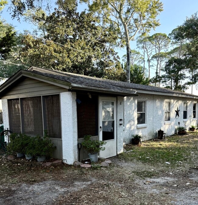 Building Photo - 521 E Miracle Strip Pkwy