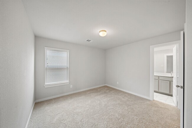 Building Photo - 13015 Braelich Loch Dr