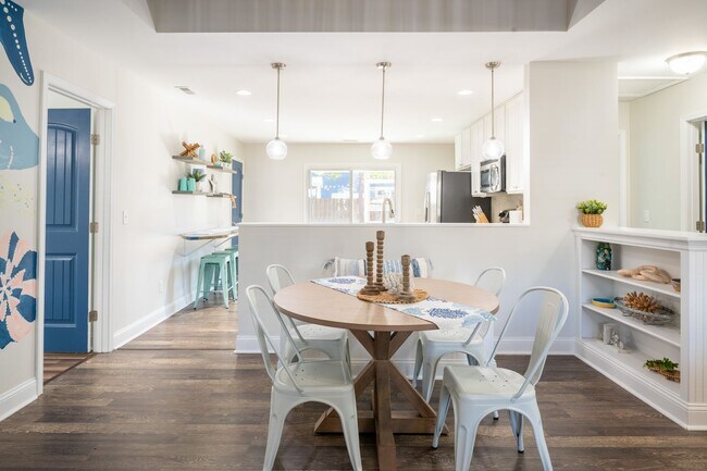 Building Photo - FURNISHED OFF-SEASON MONTHLY RENTAL - ONLY...
