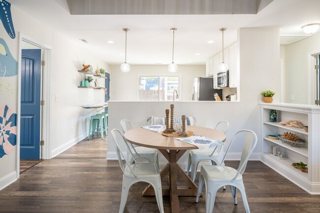 Building Photo - Seashell Cove @ 148 NE 13th St