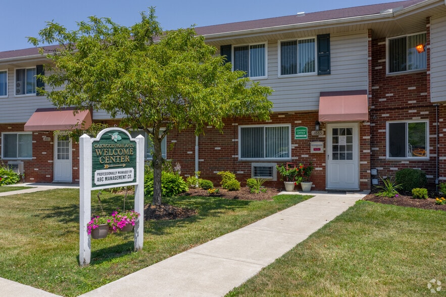 Oakwood Park Apartments 1885 E 42nd St Lorain OH 44055 Apartment Finder