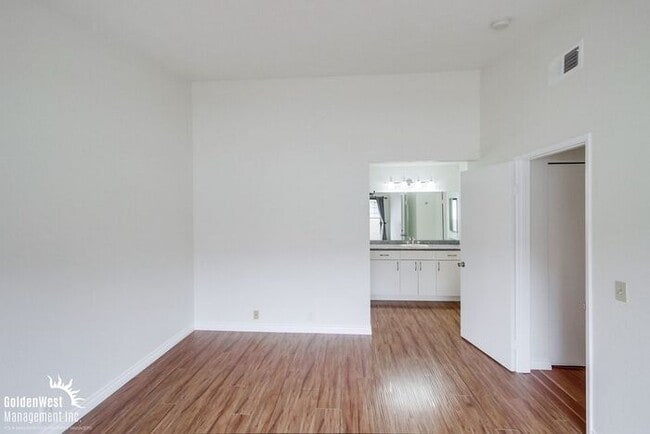 Building Photo - Beautiful 2Bdm 2Ba Condo in La Jolla Colon...