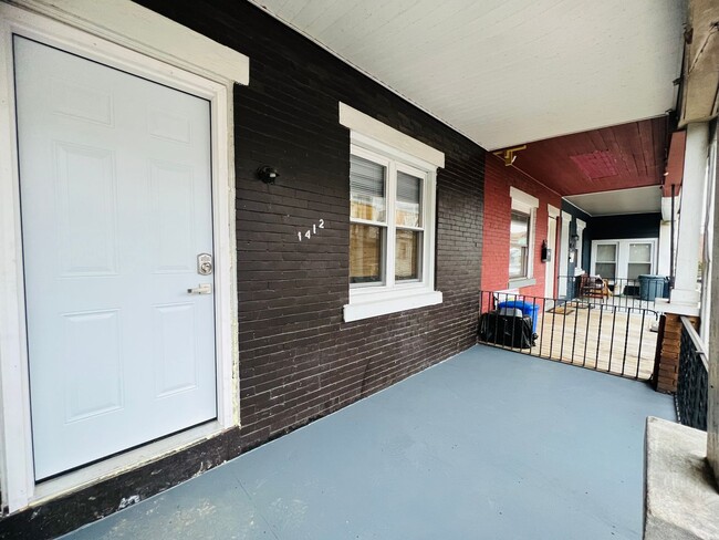 Building Photo - Refreshed 3BR/1BA Cozy Home with Porch & Fenced Yard!