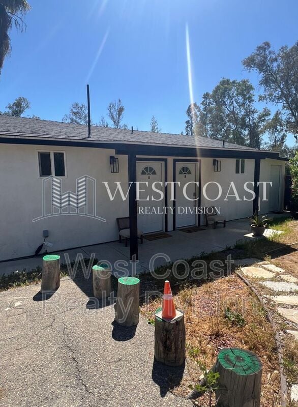 Building Photo - 35975 Glen Oaks Rd