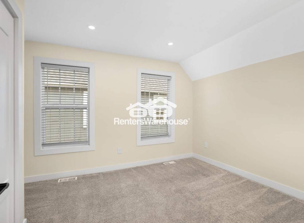 Building Photo - 206 Robie St E