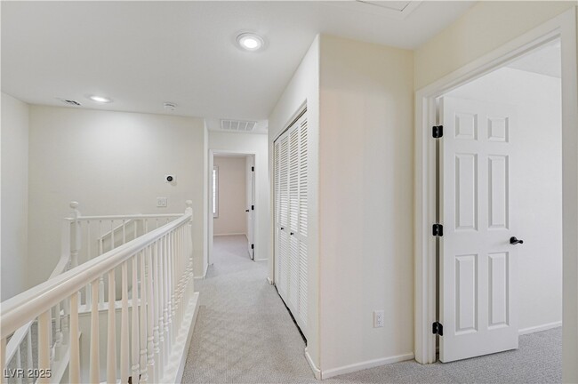 Building Photo - 25 Lone Cove Ct