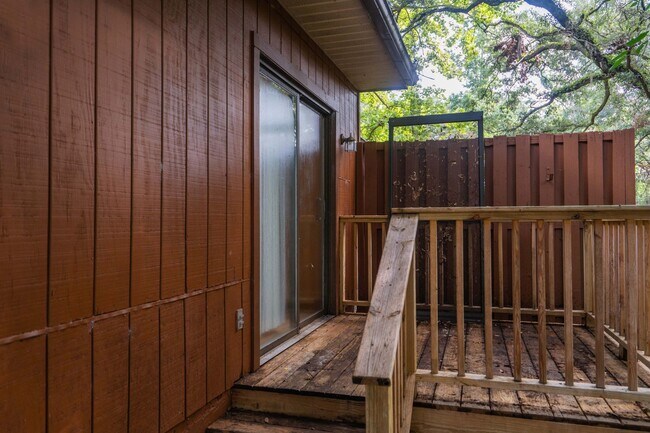 Building Photo - 2/1 Townhome in Twin Lakes