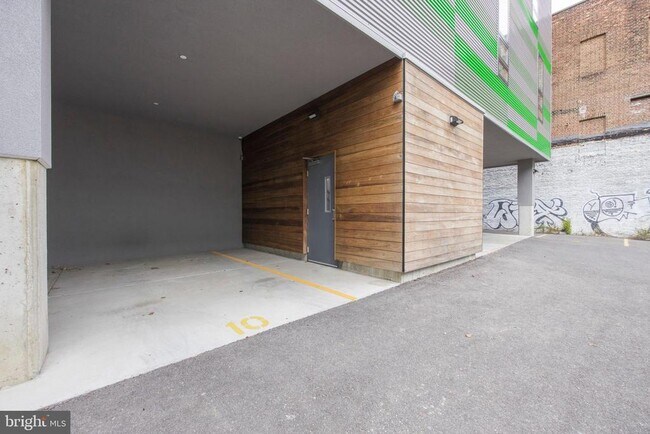 Building Photo - 1501 N 31st St