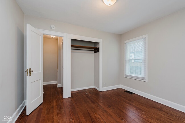 Building Photo - 6222 Kingsley Dr