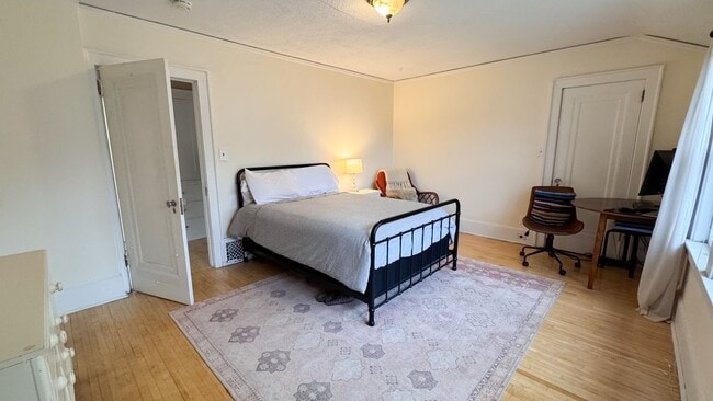 Building Photo - 505 N 16th Ave E