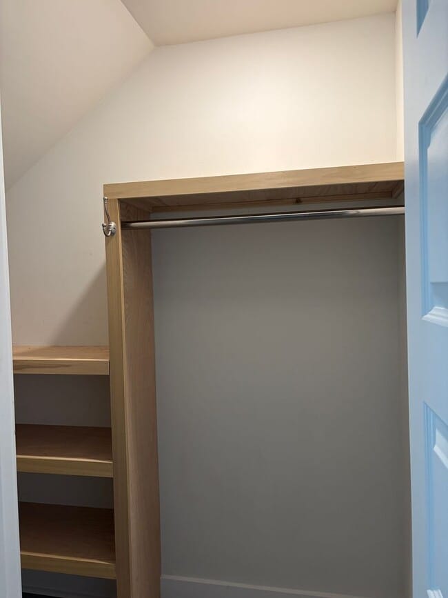 Building Photo - Midtown Townhouse