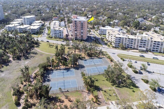 Building Photo - 1120 N Shore Dr NE